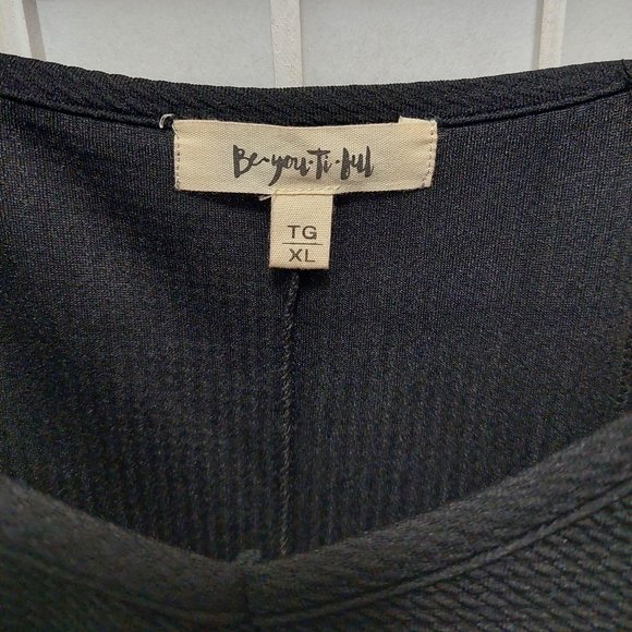 Black textured Romper - Picture 8 of 8